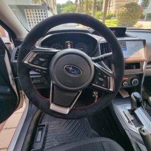 כיסוי הגה תפירה אלקנטרה⁩ מתאים לכל הרכבים