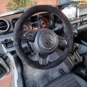 כיסוי הגה תפירה אלקנטרה⁩ מתאים לכל הרכבים